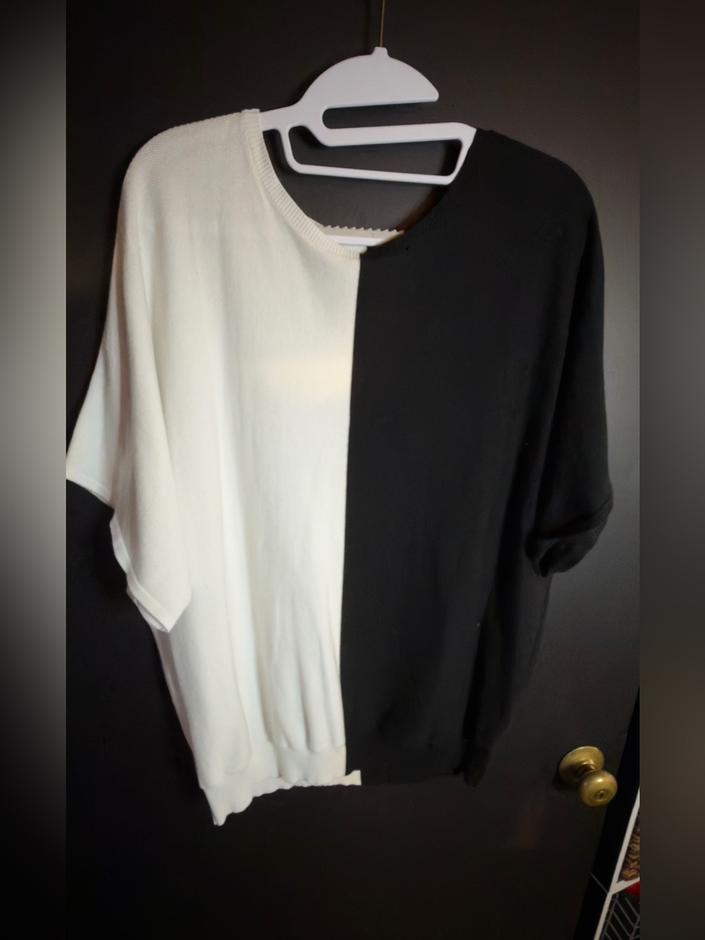 New York and Company Black and White Colorblock Short Sleeve Knit Top